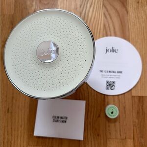 THE JOLIE FILTERED SHOWERHEAD CHROME with cream